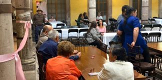Con fiesta, música y baile, fundación “Mujer Arte con Esperanza”, celebra Día del Abuelito en Morelia