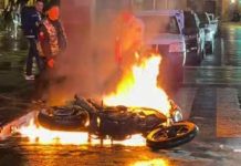 #Video || Arde motocicleta en pleno Centro Histórico de Morelia