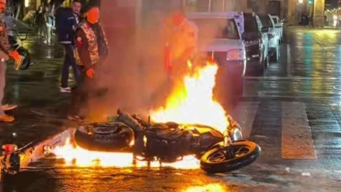 grupo-marmor-arde-moto