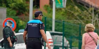 Un guardia civil asesina a su expareja dentro de un cuartel en España y es abatido
