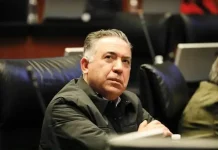 Enrique Inzunza rompe con Morena en el Senado y se declara independiente