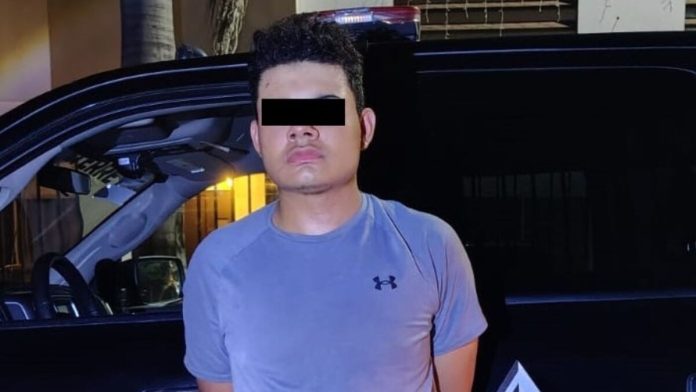 joven-golpea-madre-monterrey-hijo-favorito-dinero