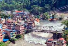Inundaciones en Nepal dejan al menos 95 muertos y más de 400 desaparecidos