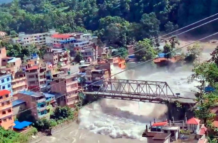 Inundaciones en Nepal dejan al menos 95 muertos y más de 400 desaparecidos
