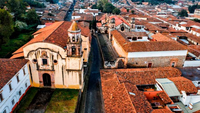 patzcuaro-pueblo-magico-mas-bello-mexico-millon-turistas-julio-arreola