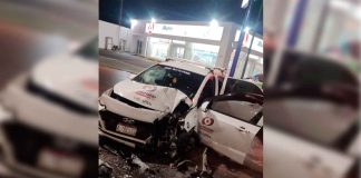 Taxista lesionado al chocar contra la base de un puente a desnivel, en Uruapan