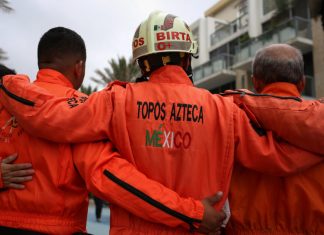 Topos Azteca de México llegan a Cali para apoyar en rescate tras terremoto en Colombia
