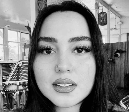 Fallece la cantante Vanessa Blanca tras sufrir un accidente dentro de un baño