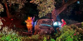 Dos lesionados deja volcadura sobre la carretera Uruapan-San Juan Nuevo