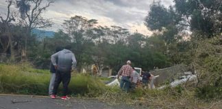 Vuelca tráiler en la Morelia-Pátzcuaro; hay un muerto