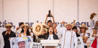 “Quieren meterme a la cárcel para regresar a saquear Uruapan”, acusa alcaldesa