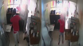 #VIDEO // “Si se mueve lo mato, eh”: asaltan a mano armada una carnicería en la alcaldía Iztapalapa