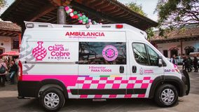 Dayana Pérez fortalece la atención médica en Salvador Escalante con nueva ambulancia