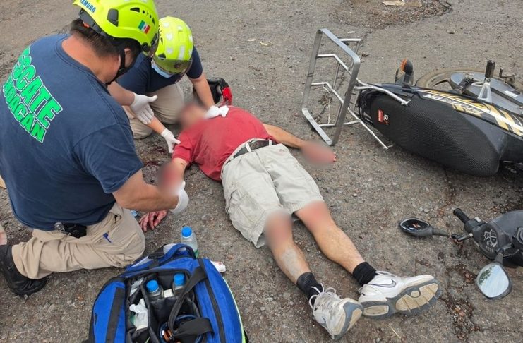 Motociclista queda herido al ser embestido por una camioneta en la Zamora – Tangancícuaro