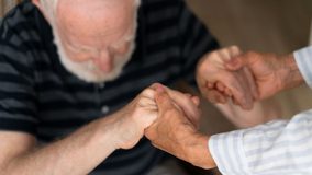 Investigadores piden más recursos en el Día Mundial del Alzheimer