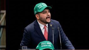 “Hacer México seguro de nuevo” diputado del PRI utiliza gorra Trumpista y tilda de “morenarcos” a legisladores