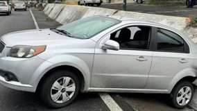 #VIDEO //Automóvil cae a cuneta del dren pluvial en el Libramiento Nororiente de Morelia