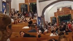 #VIDEO // Asesinan a mujer danzante en el atrio de un templo durante fiesta patronal en Valle de Santiago