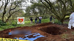 Madres buscadoras localizan cadáver en una fosa clandestina, al sur de Uruapan