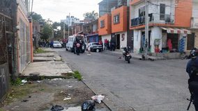 Identifican a dos de los tres hombres asesinados en Uruapan; un adolescente resultó herido