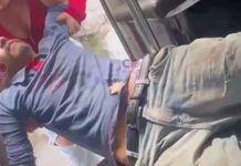 #VIDEO // Pasajeros bajan a sujeto borracho que molestaba a mujeres y vomita en combi Guinda 1 en Morelia