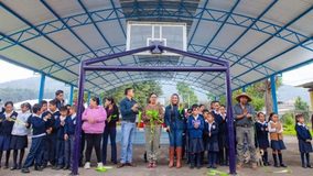 Inaugura Dayana Pérez nueva techumbre en la Primaria Benito Juárez de Iricuaro