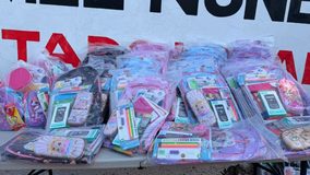 Vicente Gómez Núñez entrega casi 300 paquetes de útiles escolares subsidiados en el distrito XIX