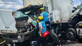 Choque frontal entre dos tractocamiones deja lesionados en la Pátzcuaro-Cuitzeo