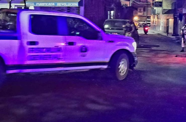 Irrumpen sujetos armados en vivienda y balean a dos hombres en Jacona; hay un muerto