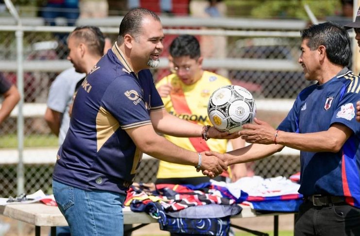 Víctor Vázquez refrenda compromiso con el deporte