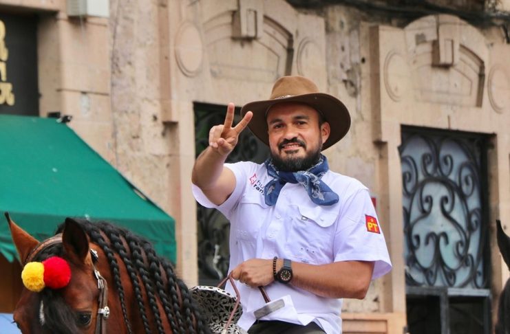 Hugo Rangel cierra su informe a caballo en la fiesta moreliana