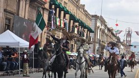 Más de 7 mil personas participaron en desfile por el 216 Aniversario de la Independencia en Morelia