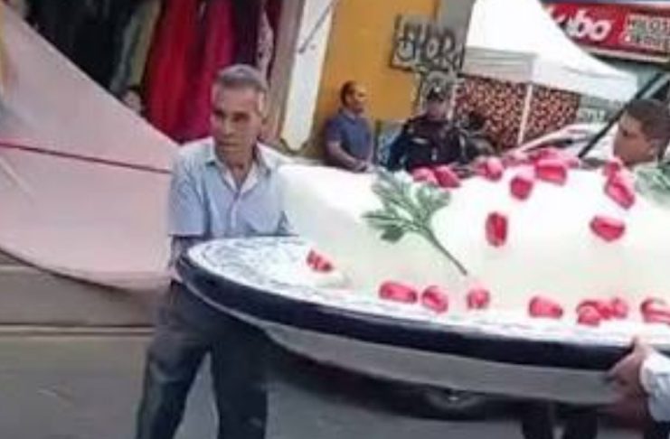 “¿Es real o IA? El chile en nogada gigante que se volvió viral” — buen tema visual y de curiosidad