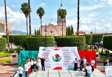 Presidente Víctor Vázquez da inicio a los festejos patrios con la pega del Bando Solemne