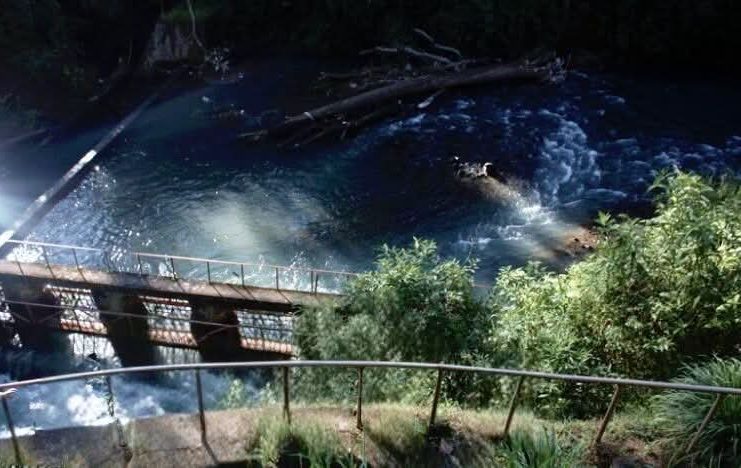 Hallan cadáver en la presa de la CFE de Zumpimito, al sur de Uruapan