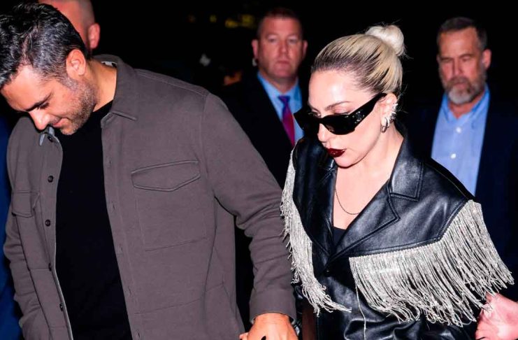 Lady Gaga se convierte en madre por primera vez; es captada paseando con su bebé en el norte de California