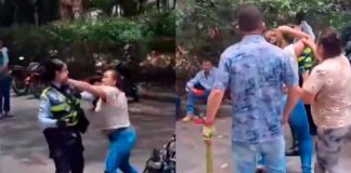 #VIDEO // Mujer y agente de tránsito protagonizan pelea a las afueras de una clínica en Colombia