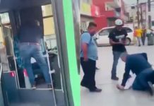 #VIDEO // Chofer de transporte y automovilista se enfrentan a golpes en el centro de Apodaca