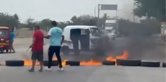 #VIDEO // Tensión en Juchitán: policías y mototaxistas paralizan accesos tras captura del alcalde por presunta extorsión
