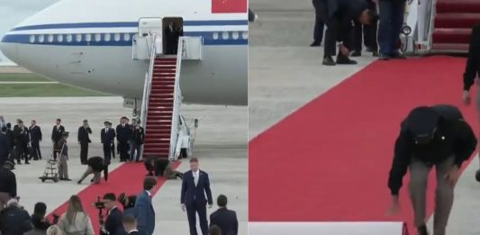 #VIDEO // Soldados de EE. UU. se arrodillan para alisar alfombra roja a Xi Jinping; desatan críticas