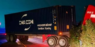 Tráiler queda atravesado en la Morelia-Maravatío; no hubo lesionados