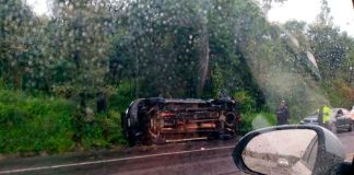 5 policías heridos tras volcar patrulla, en la carretera Uruapan-Paracho