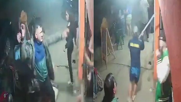 #VIDEO Sujeto agrede con machete a madre e hija en la vía pública; clientes y vecinos intervienen