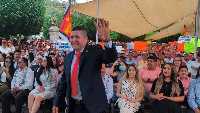Vicente-Gomez-presenta-en-Tacambaro-resultados