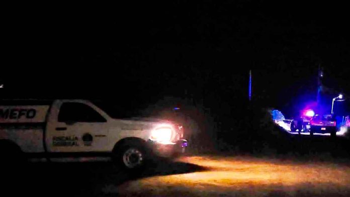accidente-camioneta-barranco-apatzingan-3-muertos