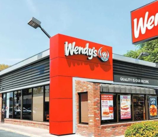 Arrestan a una exgerente tras amarrar a un empleado a una parrilla en Tennessee