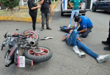 Chocan auto y moto en Zamora; hay un herido