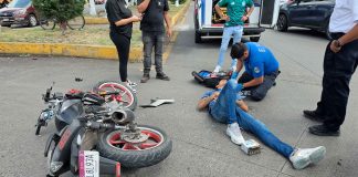 Chocan auto y moto en Zamora; hay un herido