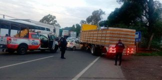 Automovilista muere tras chocar contra tráiler en la Zitácuaro-Morelia