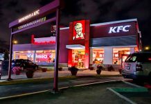 Bebé fallece mientras era alimentada por su madre en un KFC de Puebla